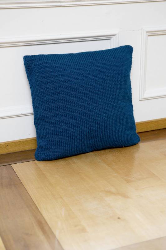 Knitting set Cushion CARPE DIEM with knitting instructions in garnwelt box in size 40 x 40 cm